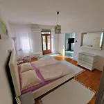 Cvetic Apartment