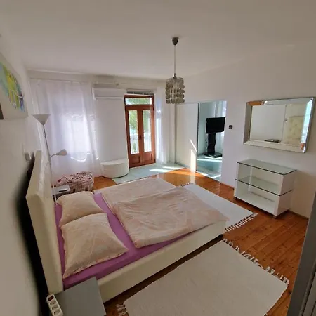 Cvetic Apartment