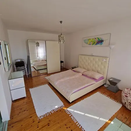 Cvetic Apartment