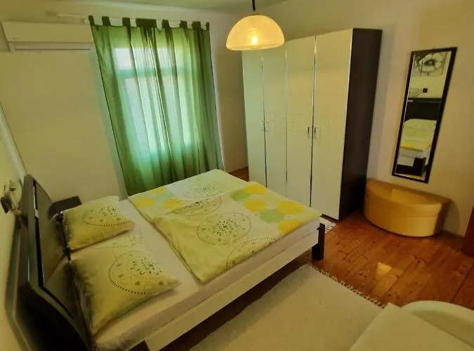 Cvetic Apartamento Selce